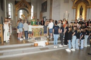 Read more about the article Gemeinsam feiern – Pfarrfest und Priesterjubiläum