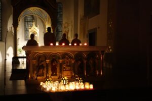 Mehr über den Artikel erfahren Rorate – im Dunkeln den Tag mit Gott beginnen