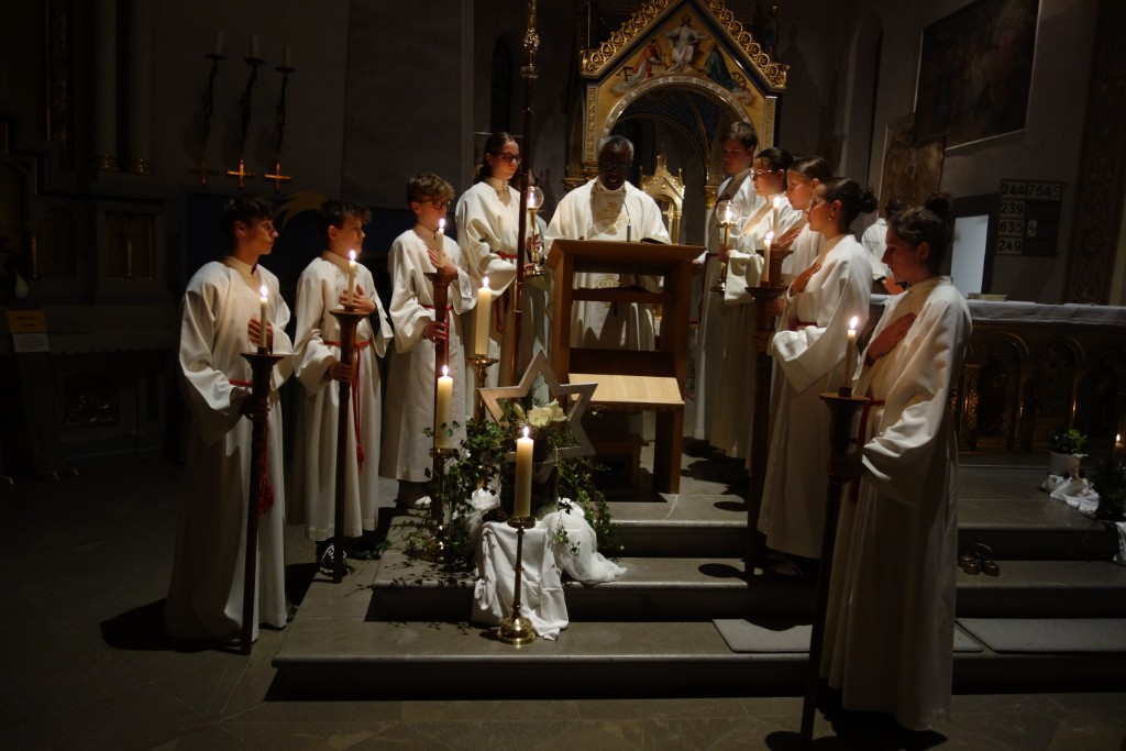 Du betrachtest gerade Gott mit uns – die Geburt Jesu feiern