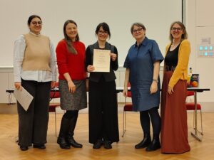 Mehr über den Artikel erfahren Herzliche Herzlichen Glückwunsch unserer neuen Bibliothekarin!